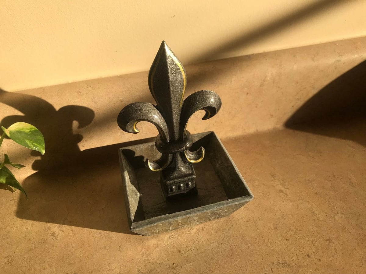 New Orleans theme, hand painted cast iron finial mounted in a slate tray base.