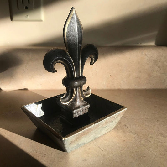 New Orleans theme, hand painted cast iron finial mounted in a slate tray base.