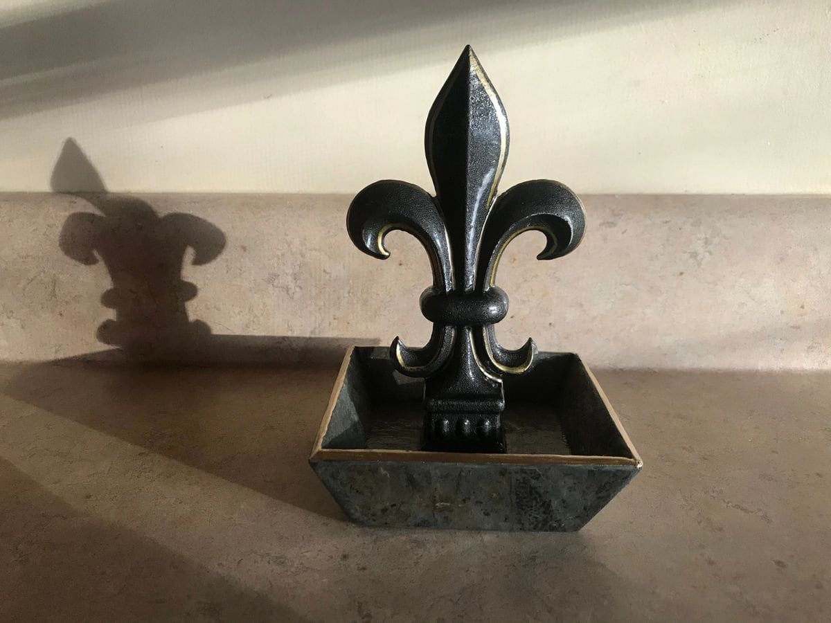 New Orleans theme, hand painted cast iron finial mounted in a slate tray base.