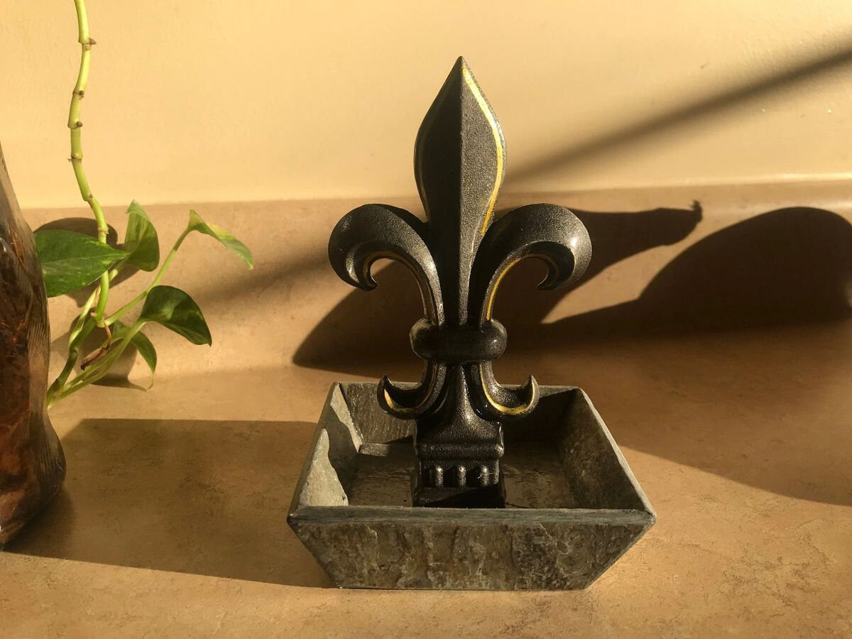 New Orleans theme, hand painted cast iron finial mounted in a slate tray base.