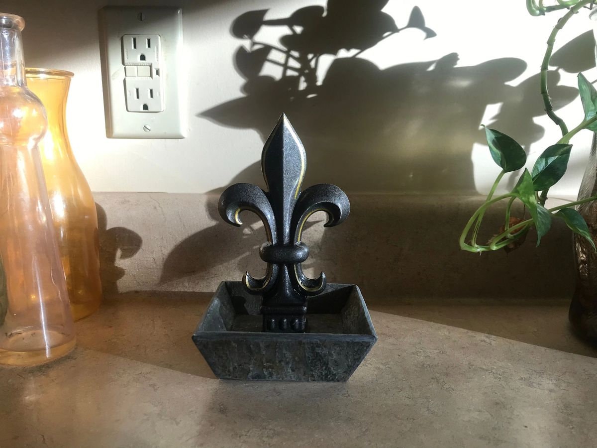 New Orleans theme, hand painted cast iron finial mounted in a slate tray base.